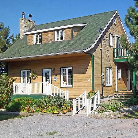 Gite La Halte Du Verger Bed And Breakfast Ривьер-дю-Лу Экстерьер фото
