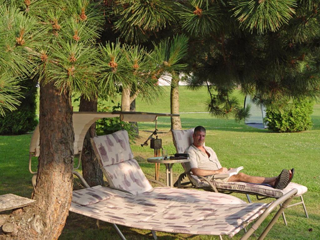 Gite La Halte Du Verger Bed And Breakfast Ривьер-дю-Лу Экстерьер фото
