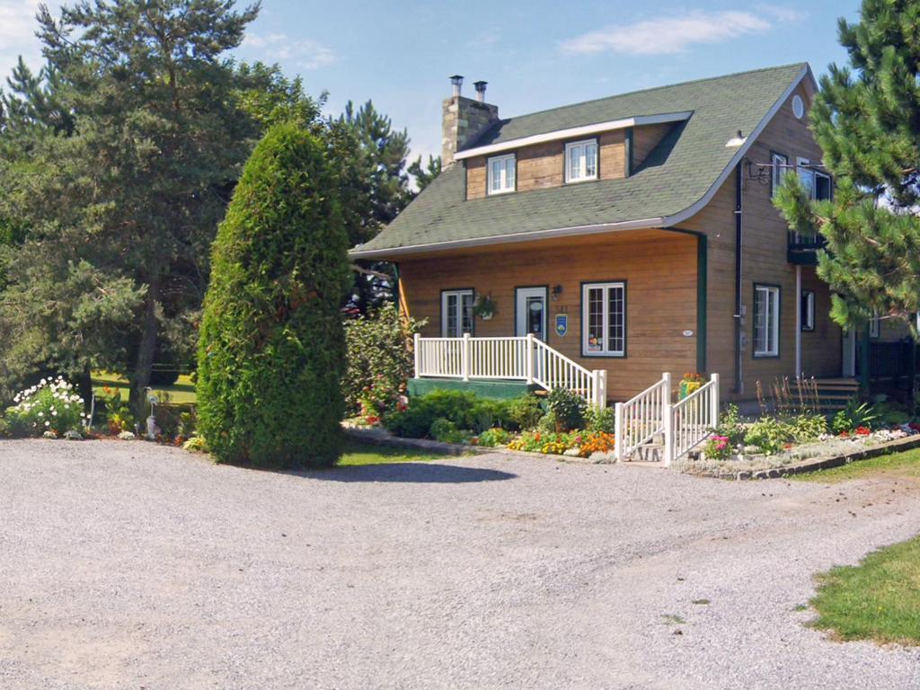 Gite La Halte Du Verger Bed And Breakfast Ривьер-дю-Лу Экстерьер фото