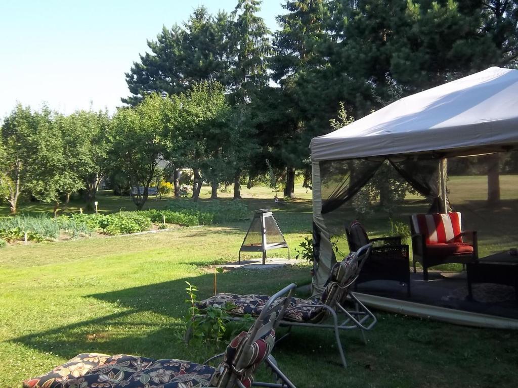 Gite La Halte Du Verger Bed And Breakfast Ривьер-дю-Лу Экстерьер фото