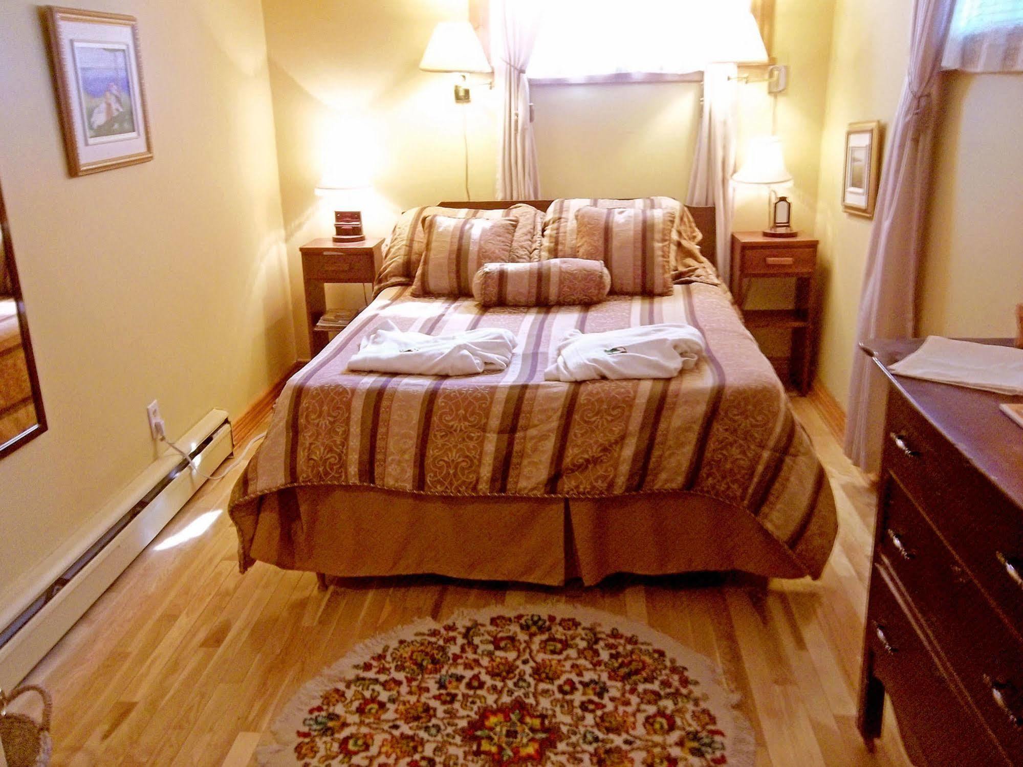 Gite La Halte Du Verger Bed And Breakfast Ривьер-дю-Лу Экстерьер фото
