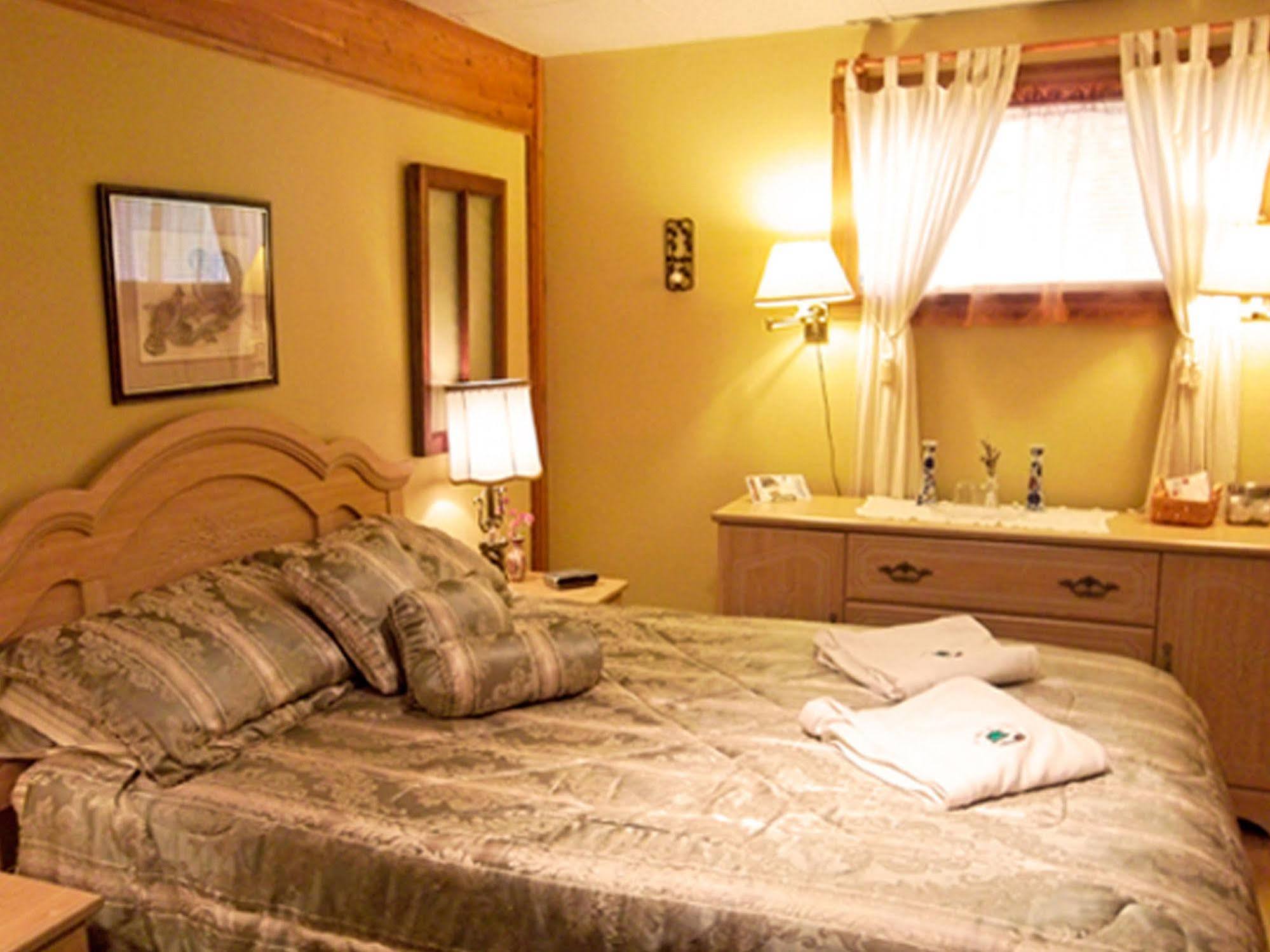 Gite La Halte Du Verger Bed And Breakfast Ривьер-дю-Лу Экстерьер фото