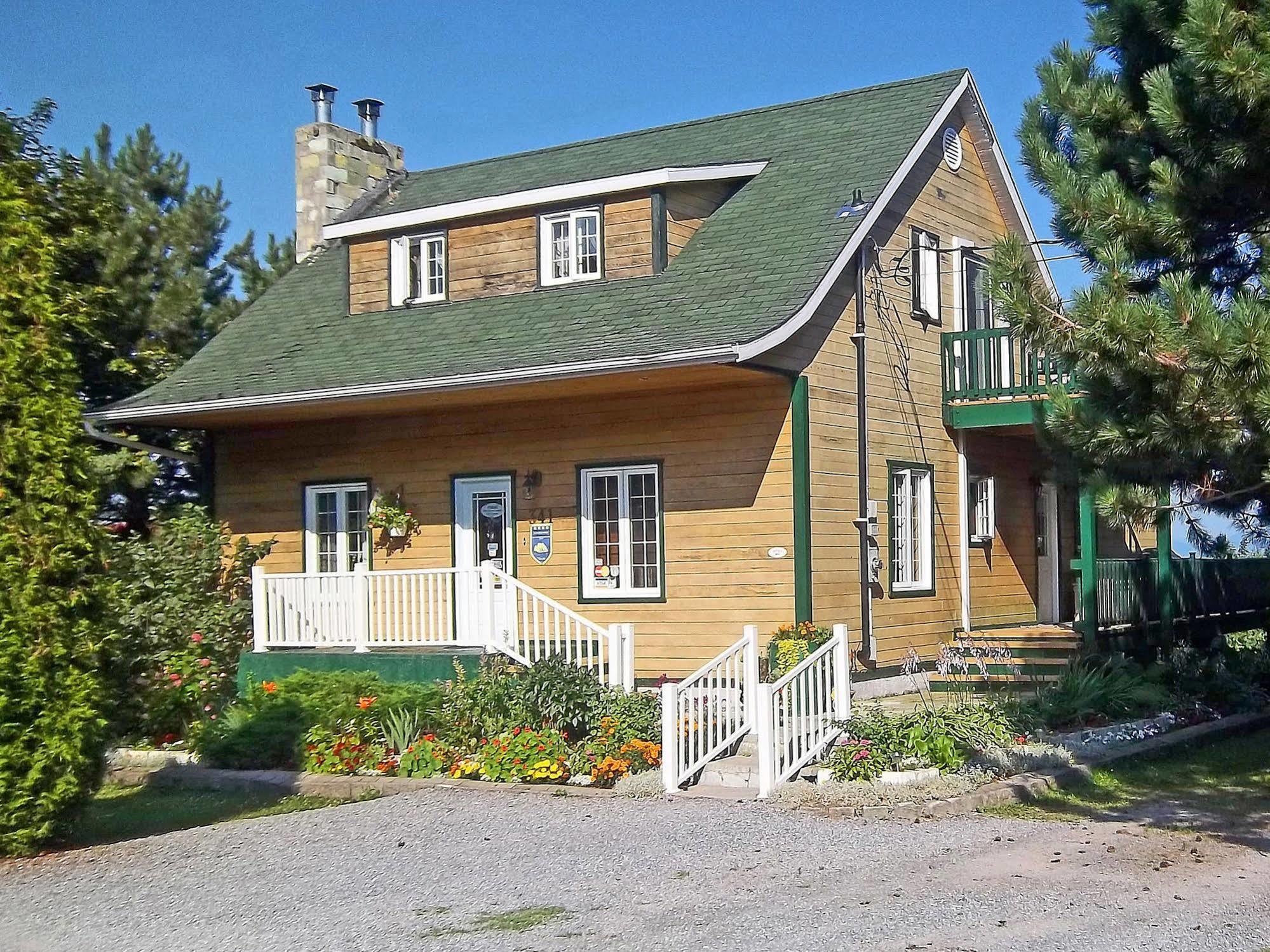 Gite La Halte Du Verger Bed And Breakfast Ривьер-дю-Лу Экстерьер фото