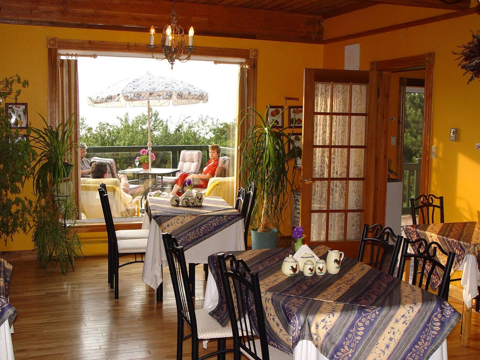 Gite La Halte Du Verger Bed And Breakfast Ривьер-дю-Лу Экстерьер фото