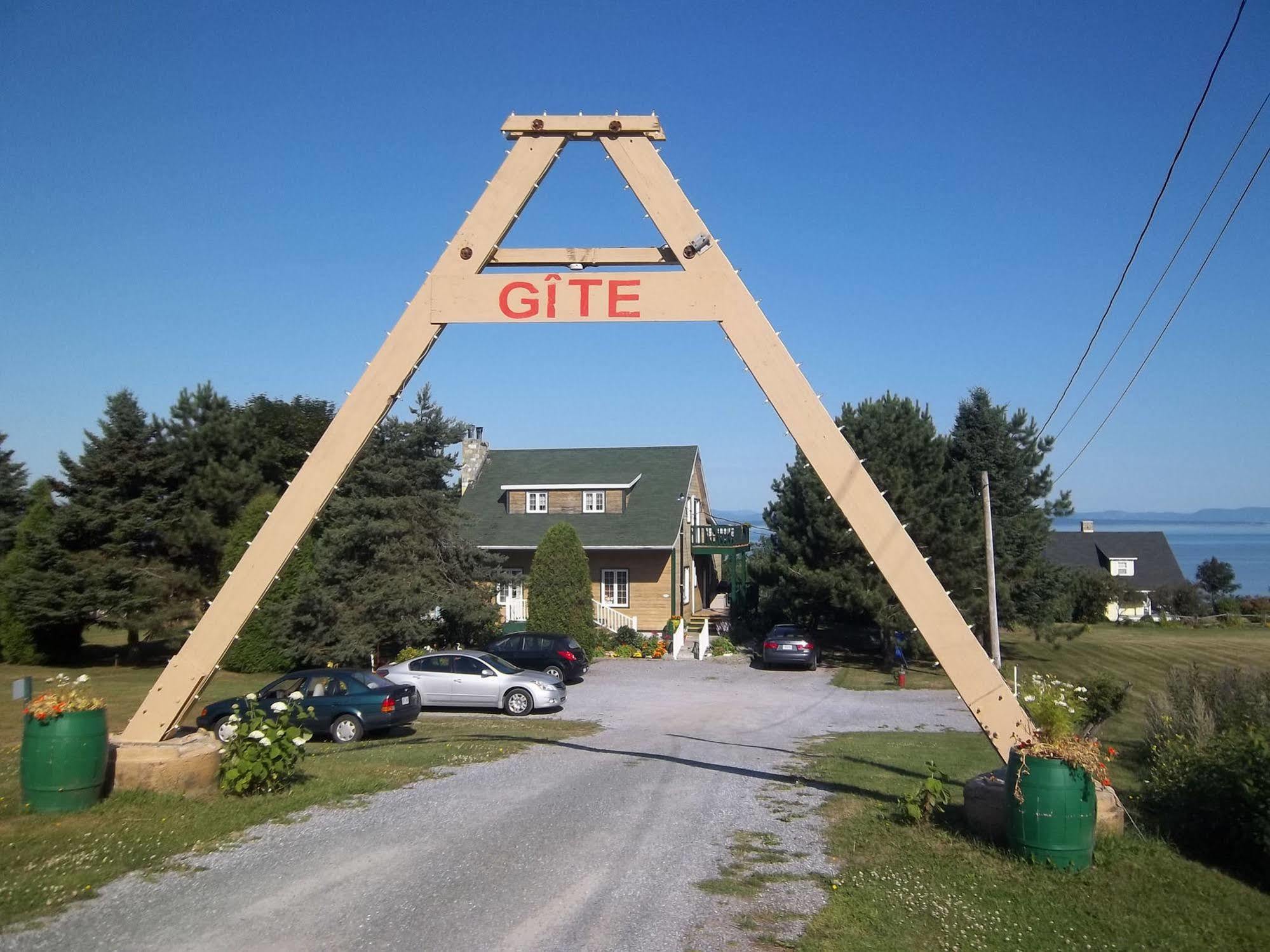 Gite La Halte Du Verger Bed And Breakfast Ривьер-дю-Лу Экстерьер фото