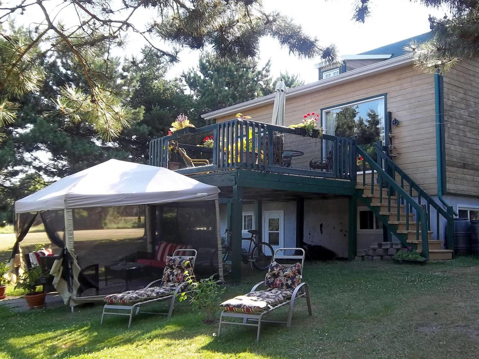 Gite La Halte Du Verger Bed And Breakfast Ривьер-дю-Лу Экстерьер фото