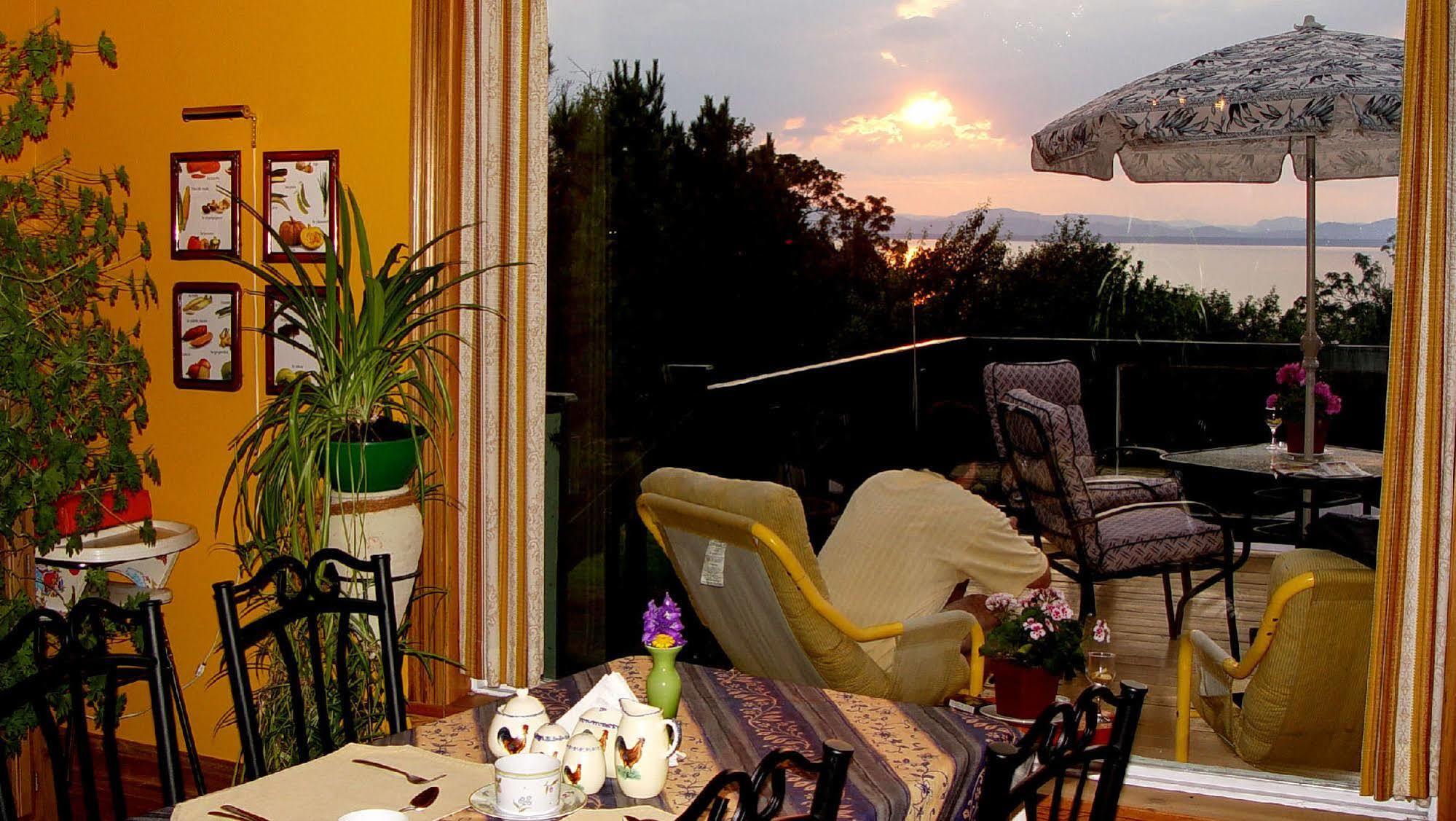 Gite La Halte Du Verger Bed And Breakfast Ривьер-дю-Лу Экстерьер фото