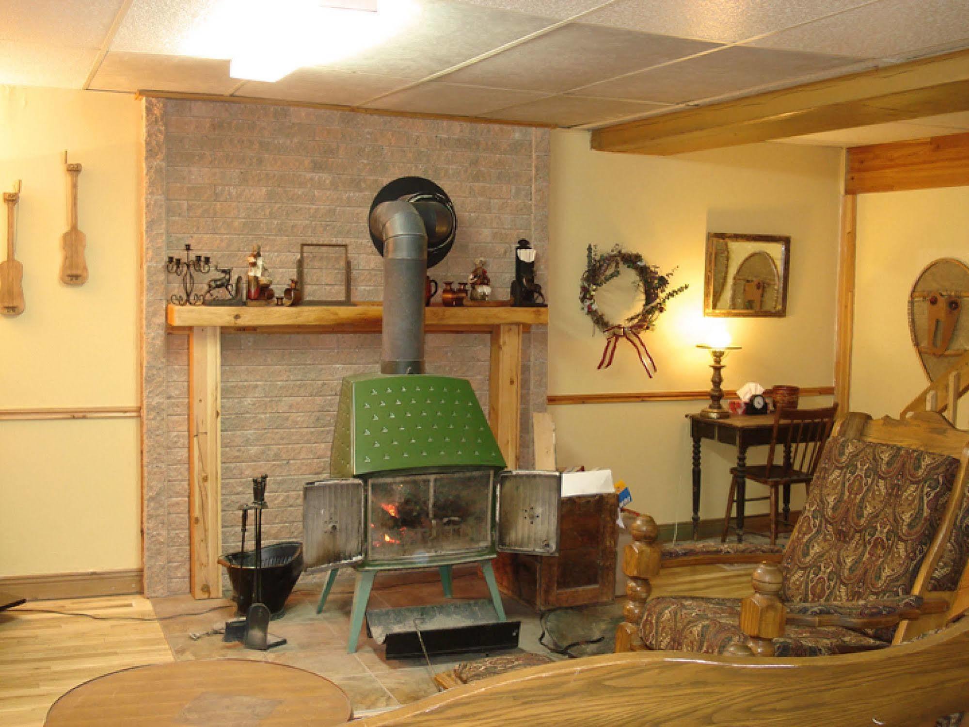 Gite La Halte Du Verger Bed And Breakfast Ривьер-дю-Лу Экстерьер фото